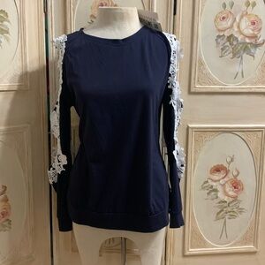 Cute cold shoulder top misslock